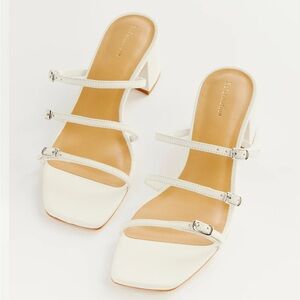 NWOT. SIZE 5.5. Reformation Estelle buckle sandal